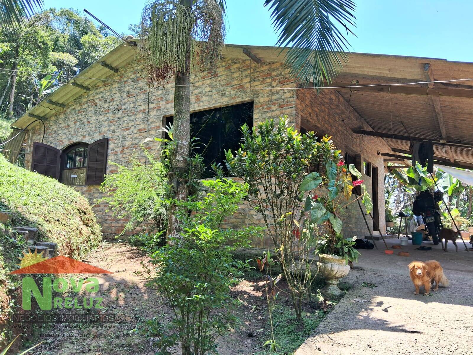 Chácara, 3 quartos, 1600 m² - Foto 1