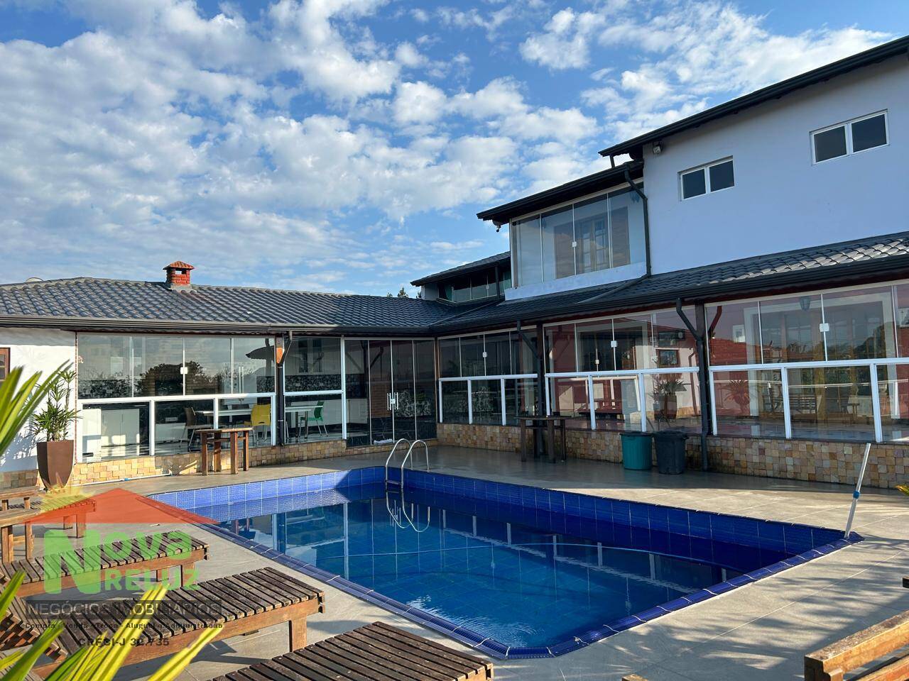 Chácara, 5 quartos, 1320 m² - Foto 1